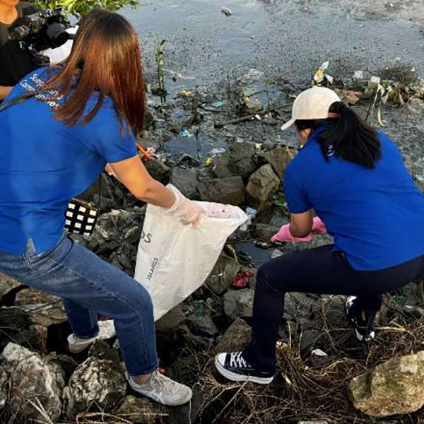 SM City Cebu and SM Seaside City Cebu clean Kinalumsan River by South Road Properties (SRP).