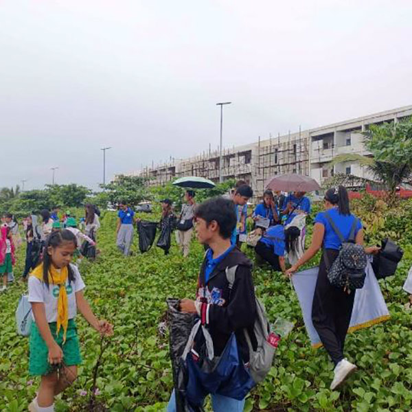 Bagasbas Beach gets greener with a cleanup by SM City Daet volunteers.