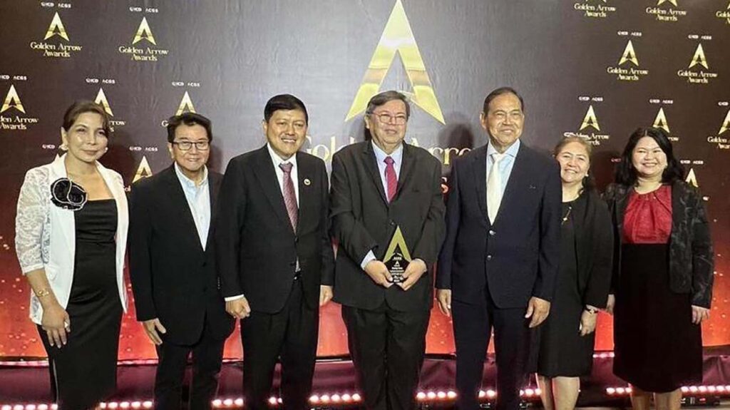 RASLAG Corp CEO Rogie Nepomuceno with the RASLAG Board of Directors and SEC chairman Emilio Aquino