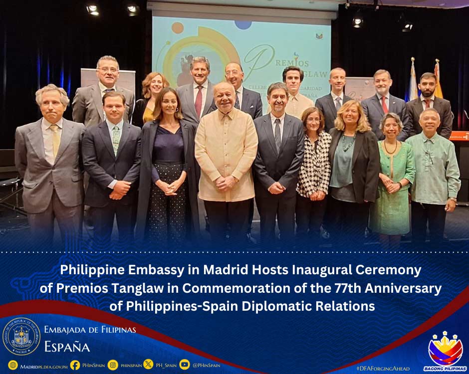 Ambassador Philippe J. Lhuillier with the PremiosTanglaw awardees.