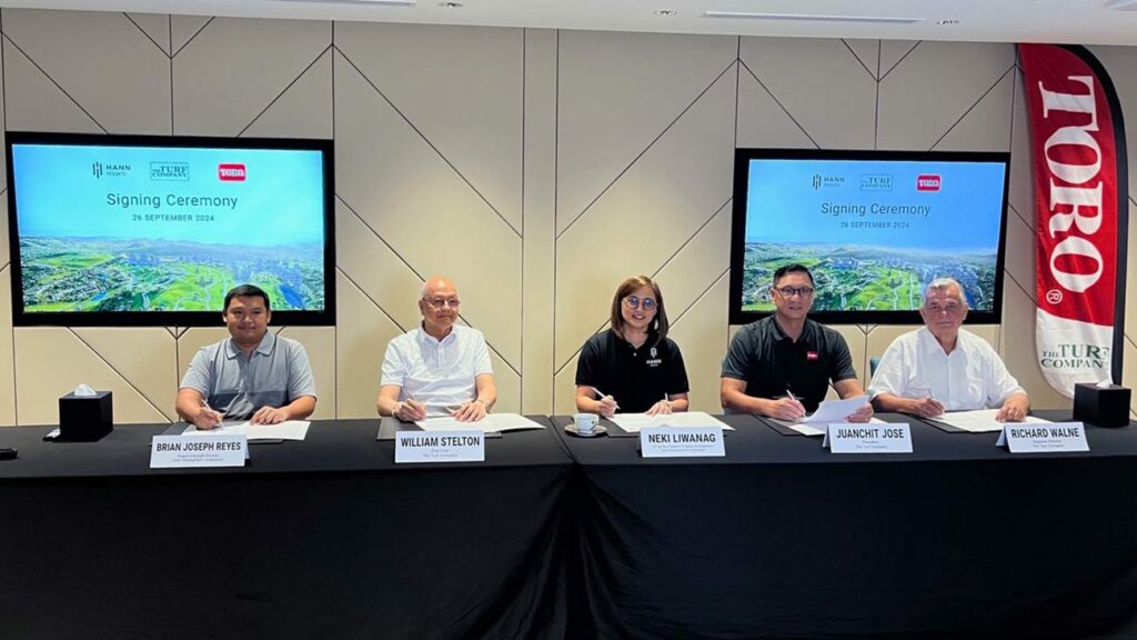 (From left)  Brian Joseph Reyes, Hann Reserve project oversight director; William Stelton, chairman, The Turf Company; Neki Liwanag, Hann Reserve VP; Jose and;  Richard Walne, managing director APAC, The Toro Company.